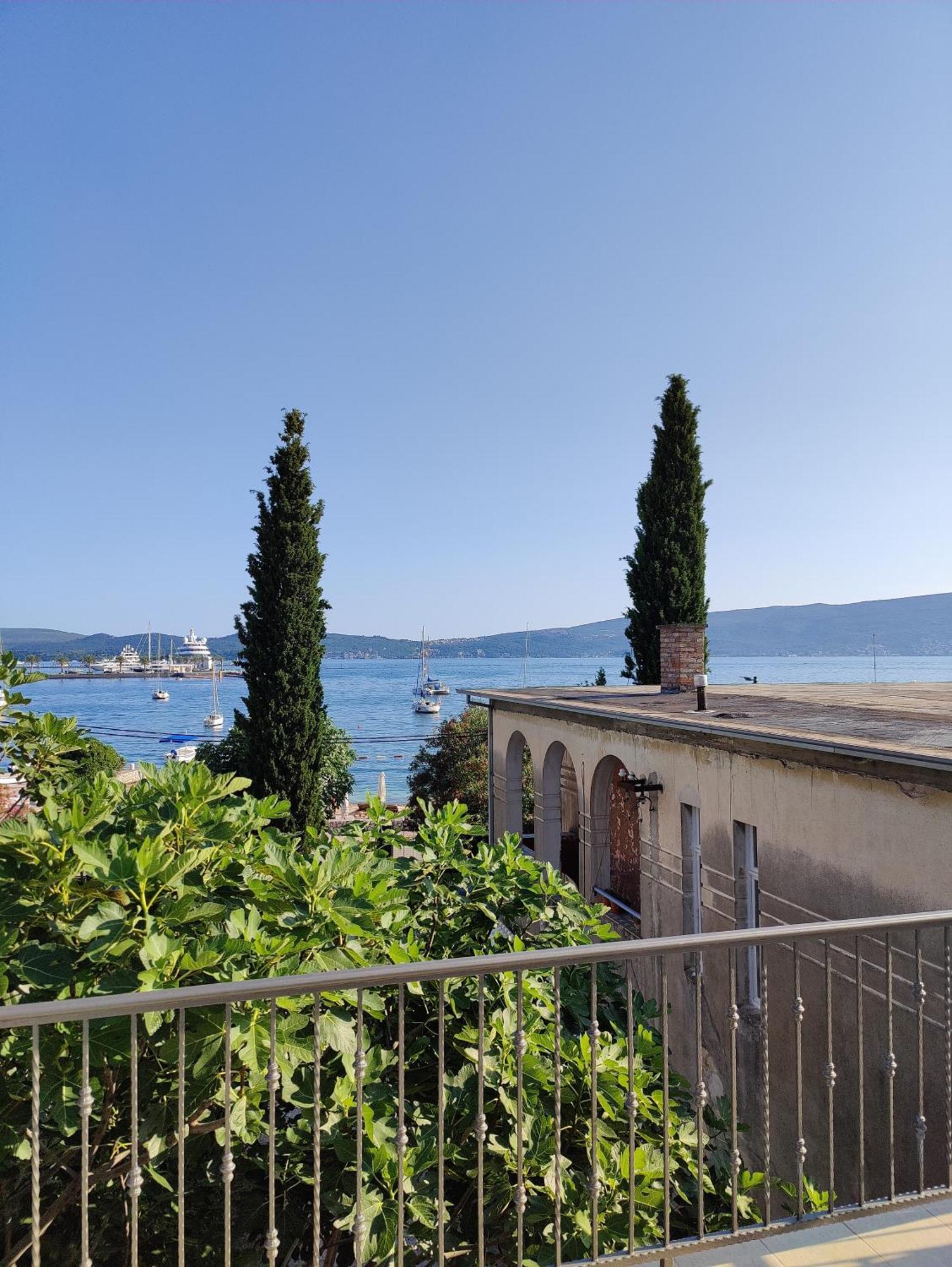 Miro Guesthouse Tivat Exterior photo