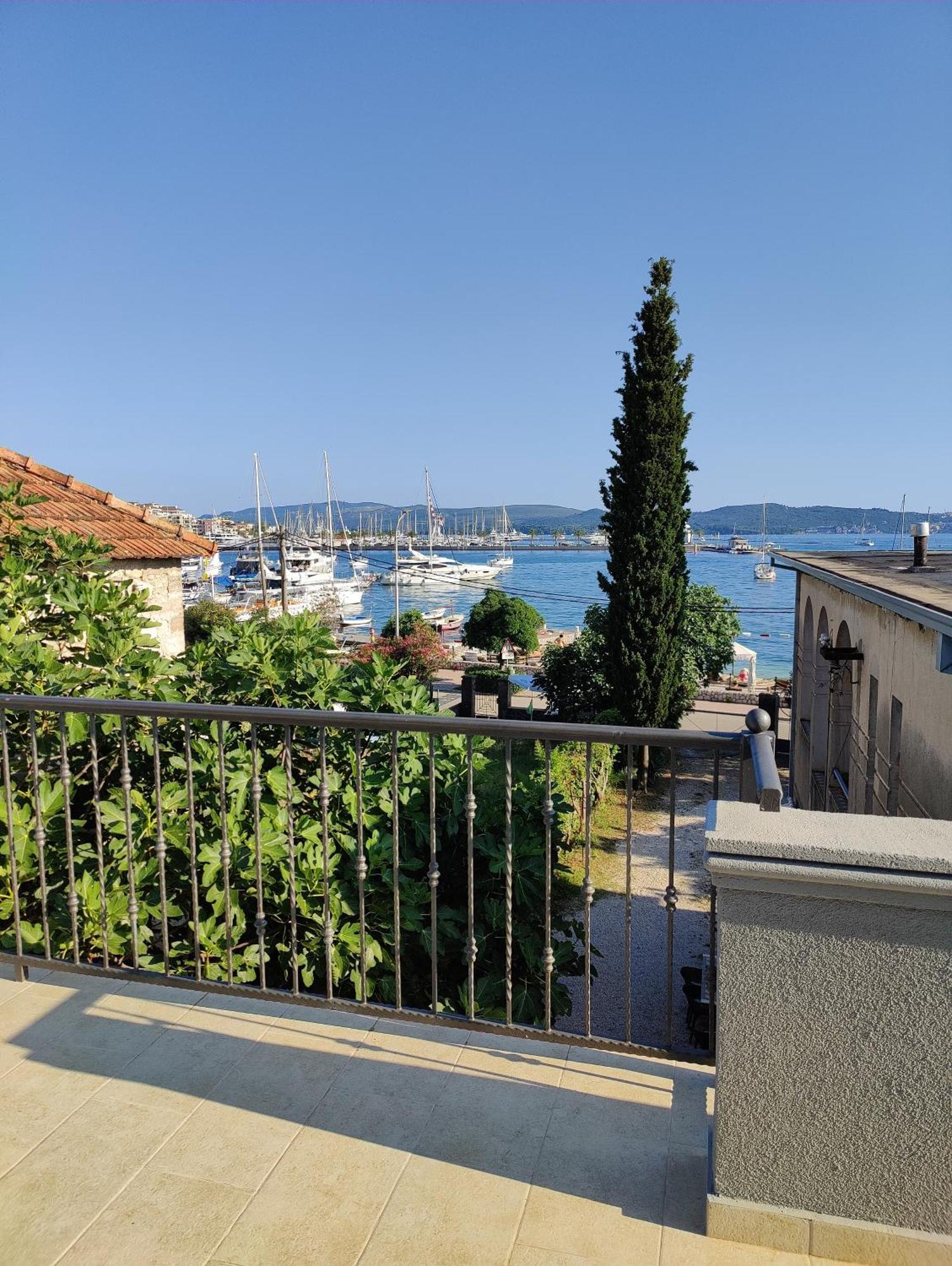 Miro Guesthouse Tivat Exterior photo